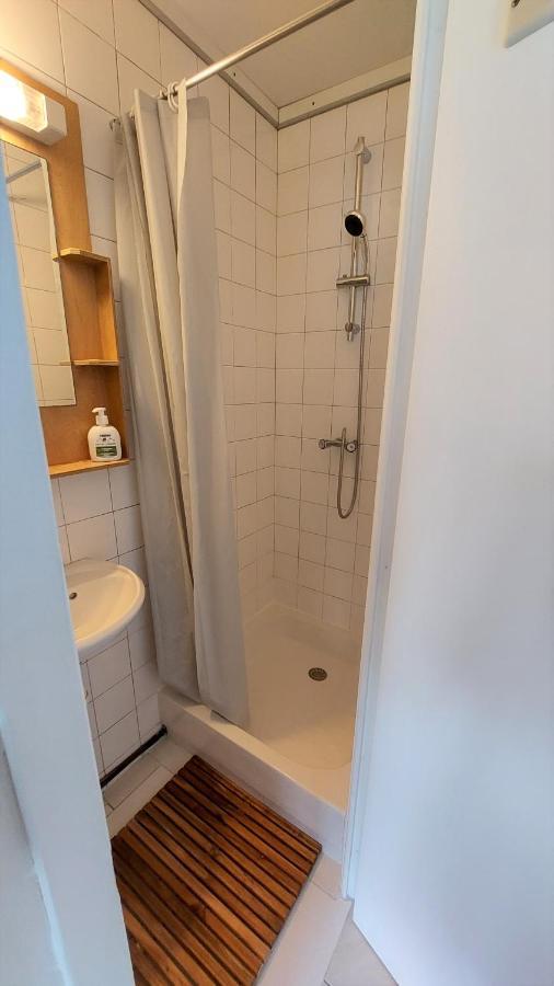 Chez Leslie Et Vincent : Climatises Avec Parking Privatif Appartement *